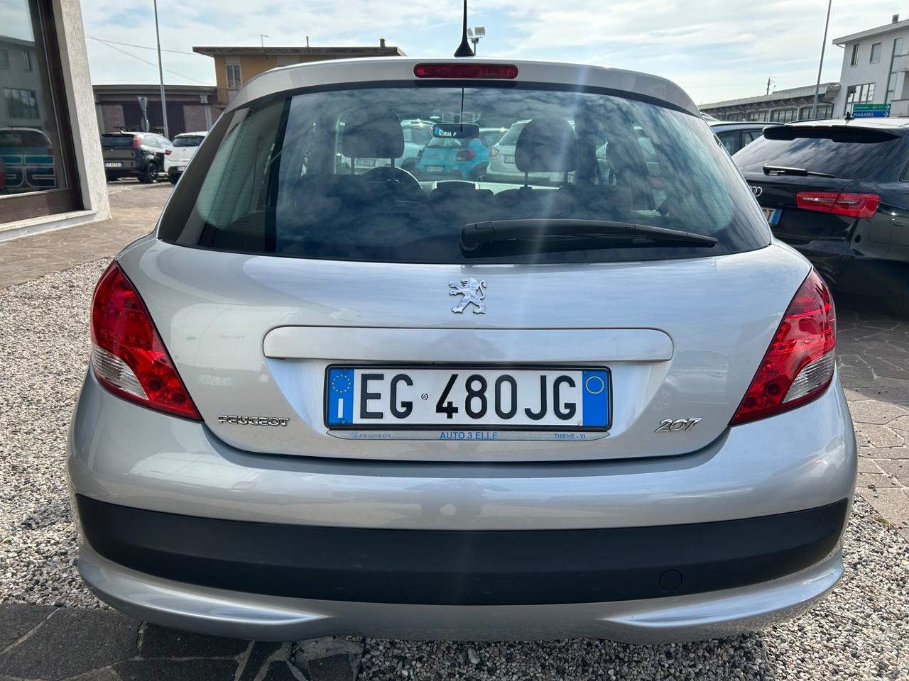 Peugeot 207 - 2011 1.4 8V 75CV 89.000 KM