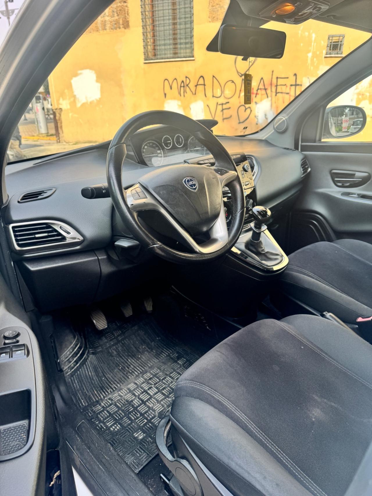 Lancia Ypsilon 0.9 TwinAir 85 CV 5 porte Metano Ecochic