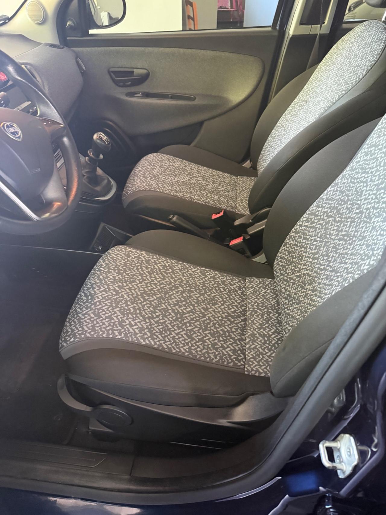 Lancia Ypsilon 1.0 FireFly 5 porte S&S Hybrid Ecochic Gold