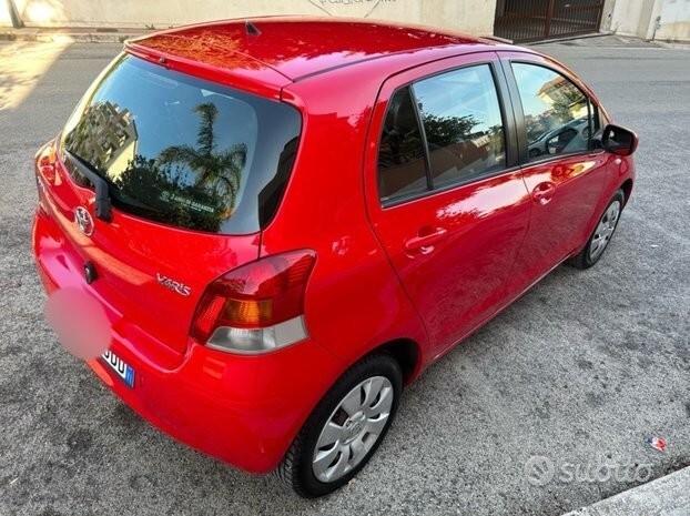 Toyota Yaris 1.0 5 ideale per neo patentati