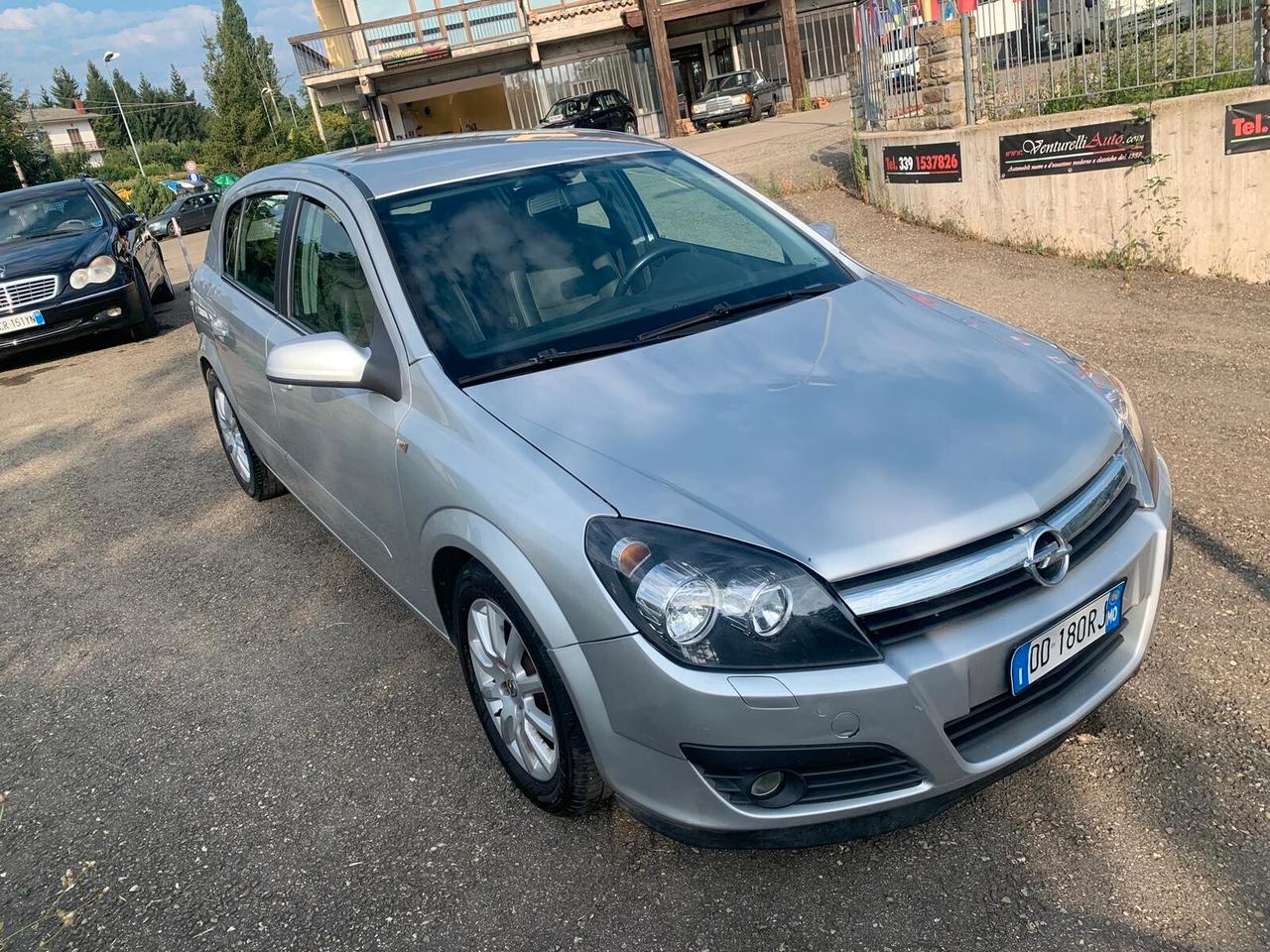 Opel Astra unico proprietario, anno 2006, distribuzione sostituita 136000 km benzina , tagliandata