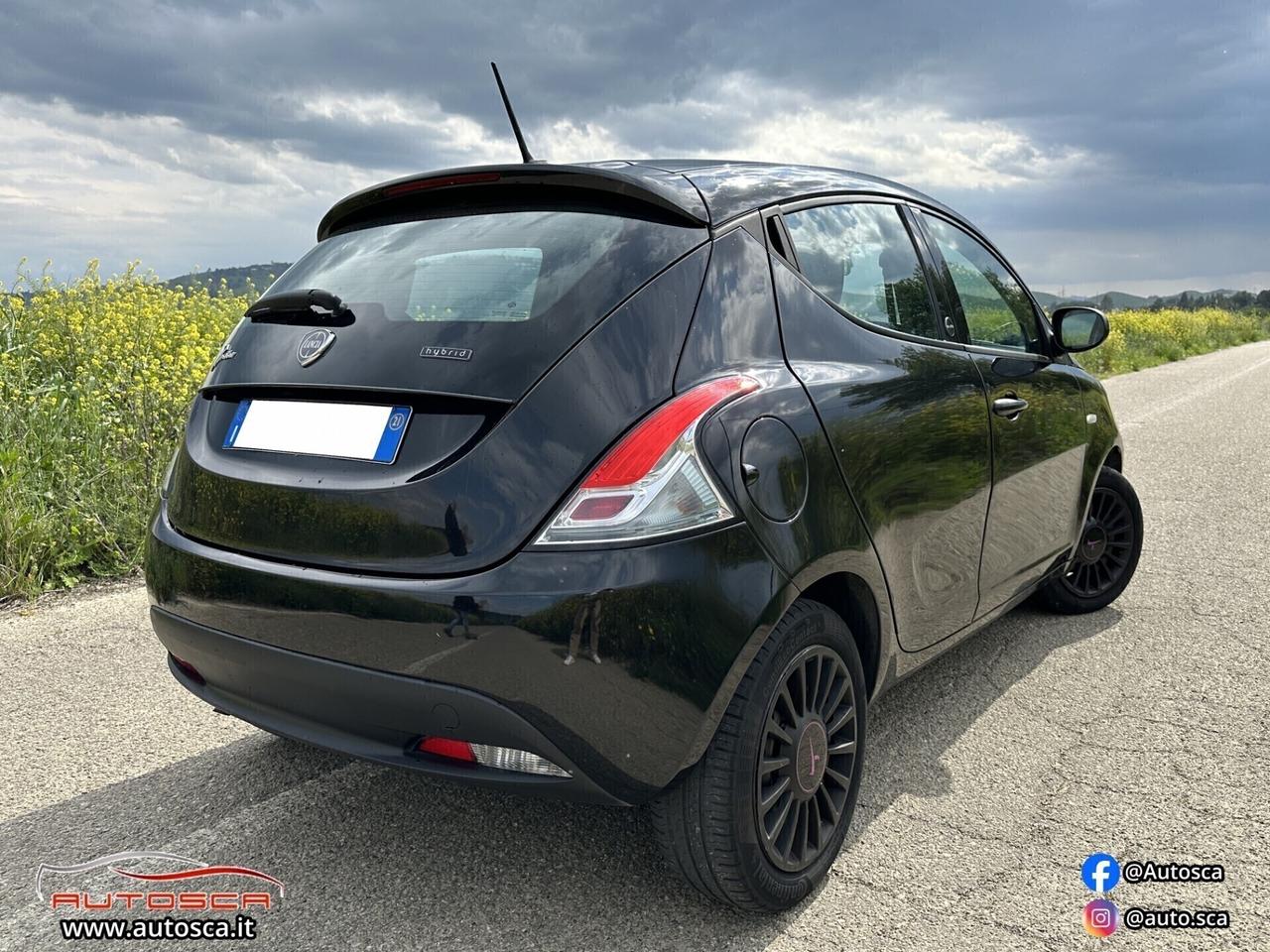 Lancia Ypsilon 1.0 FireFly 5 porte S&S Hybrid Ecochic Silver