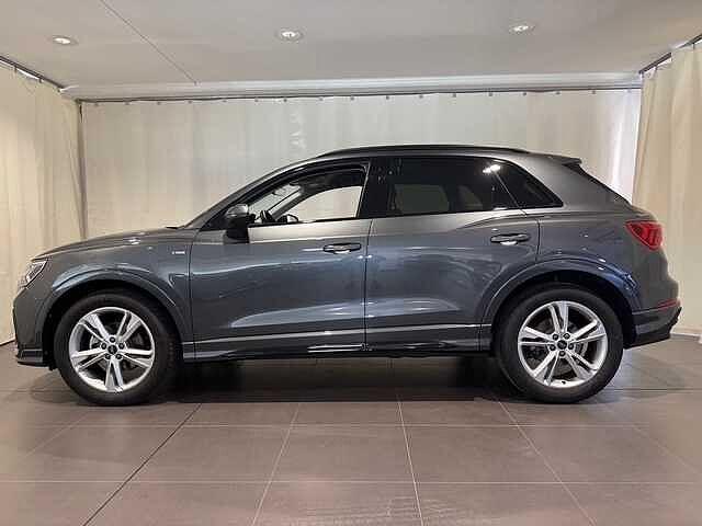 Audi Q3 35 TDI S tronic Identity Black