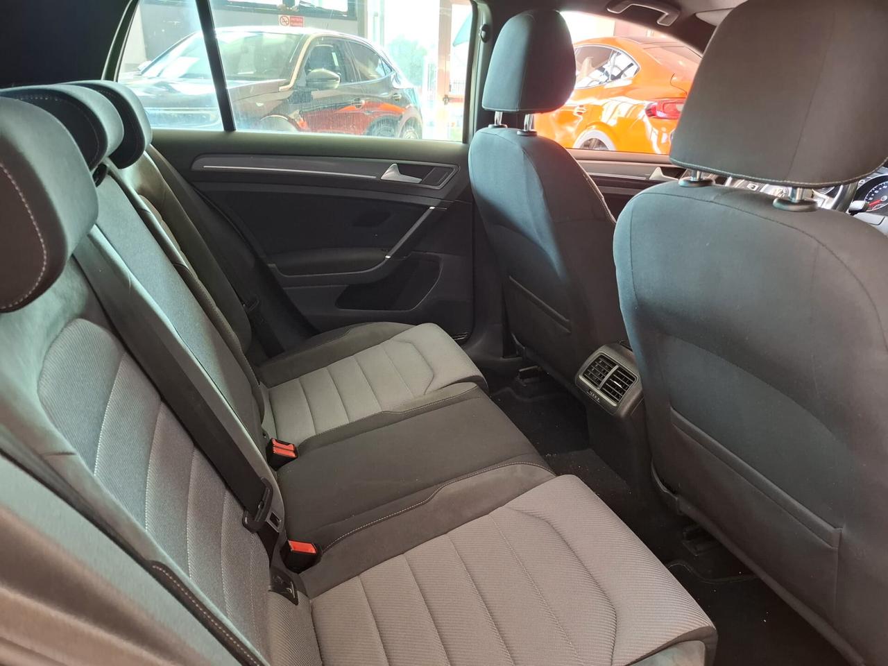 Volkswagen Golf R-Line Benzina Automatica