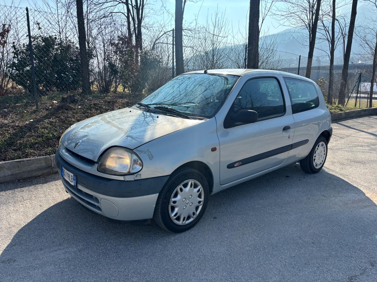 Renault Clio 1.2 cat 3 porte NEOPATENTATI