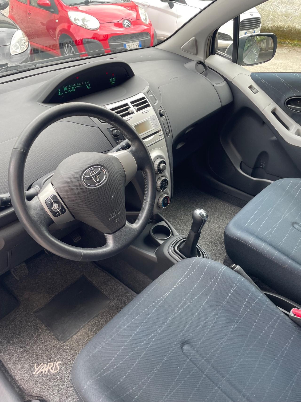 Toyota Yaris 1.3 5 porte Luna Full dal nord Italia