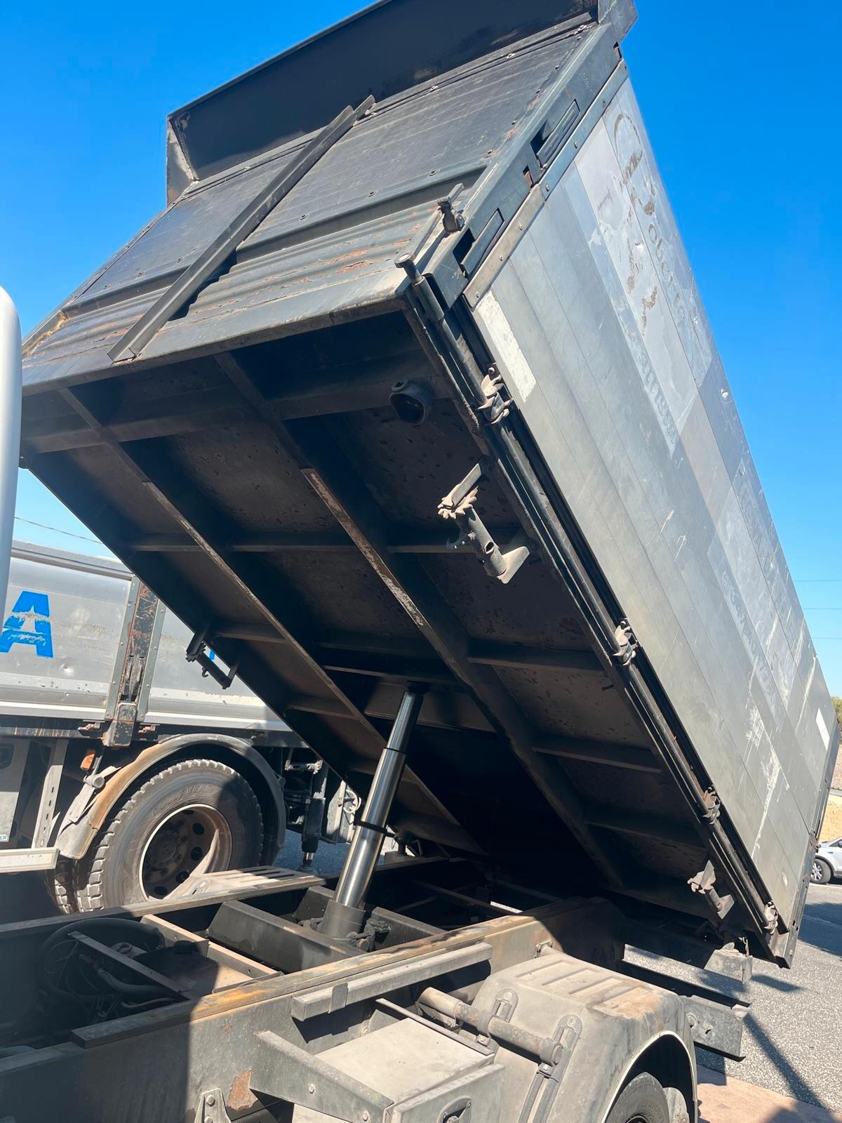 Nissan Cabstar 35.13 2.5 dCi Cassone Ribaltabile Trilaterale [Solo commercianti]