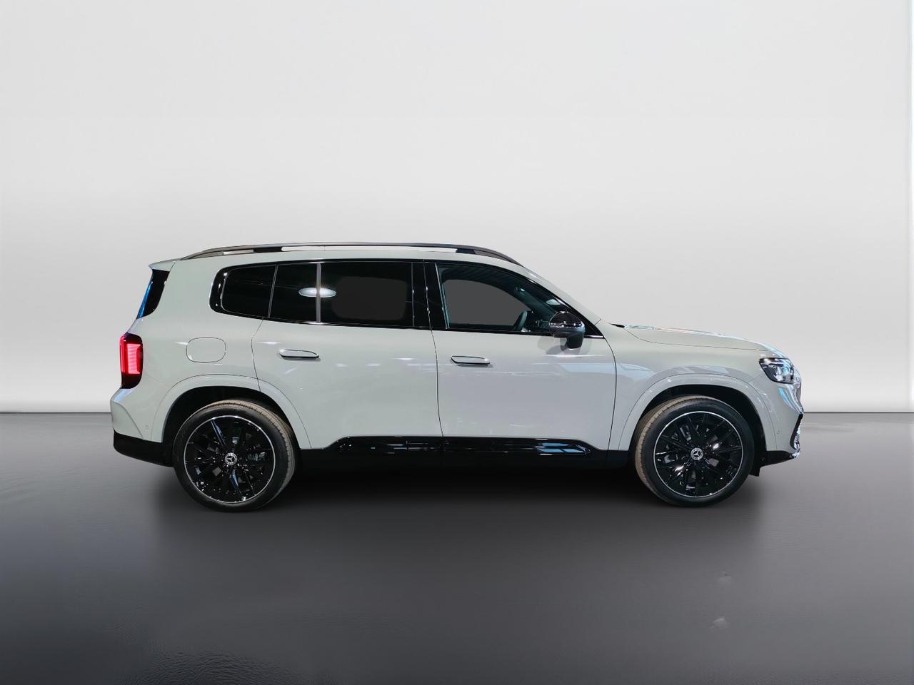 Mercedes-Benz GLB 250+ con tecnologia EQ