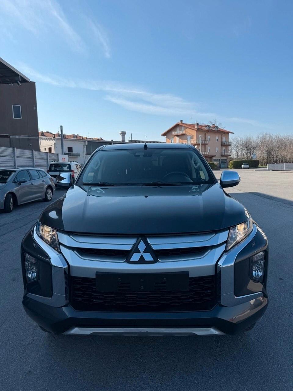 Mitsubishi L200 2.3 D Double Cab 4x4 Super Select P2 Intouch Intense