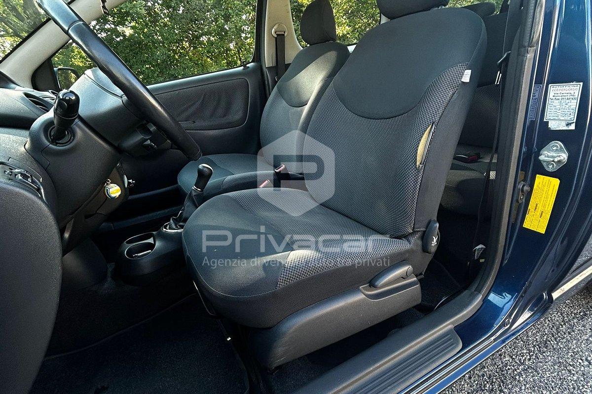 TOYOTA Yaris 1.0i 16V cat 3 porte