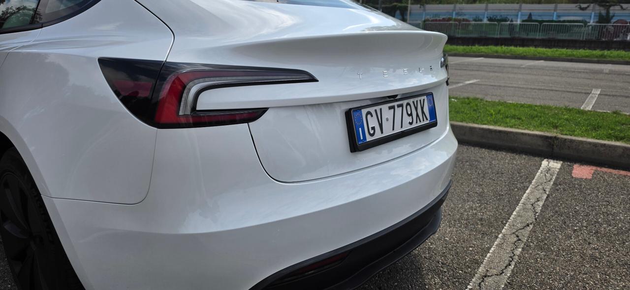 Tesla Model 3 - RWD Premium