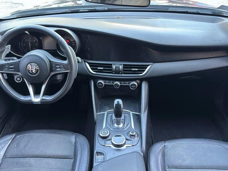 Alfa Romeo Giulia 2.2 Turbo AT8 180CV Super
