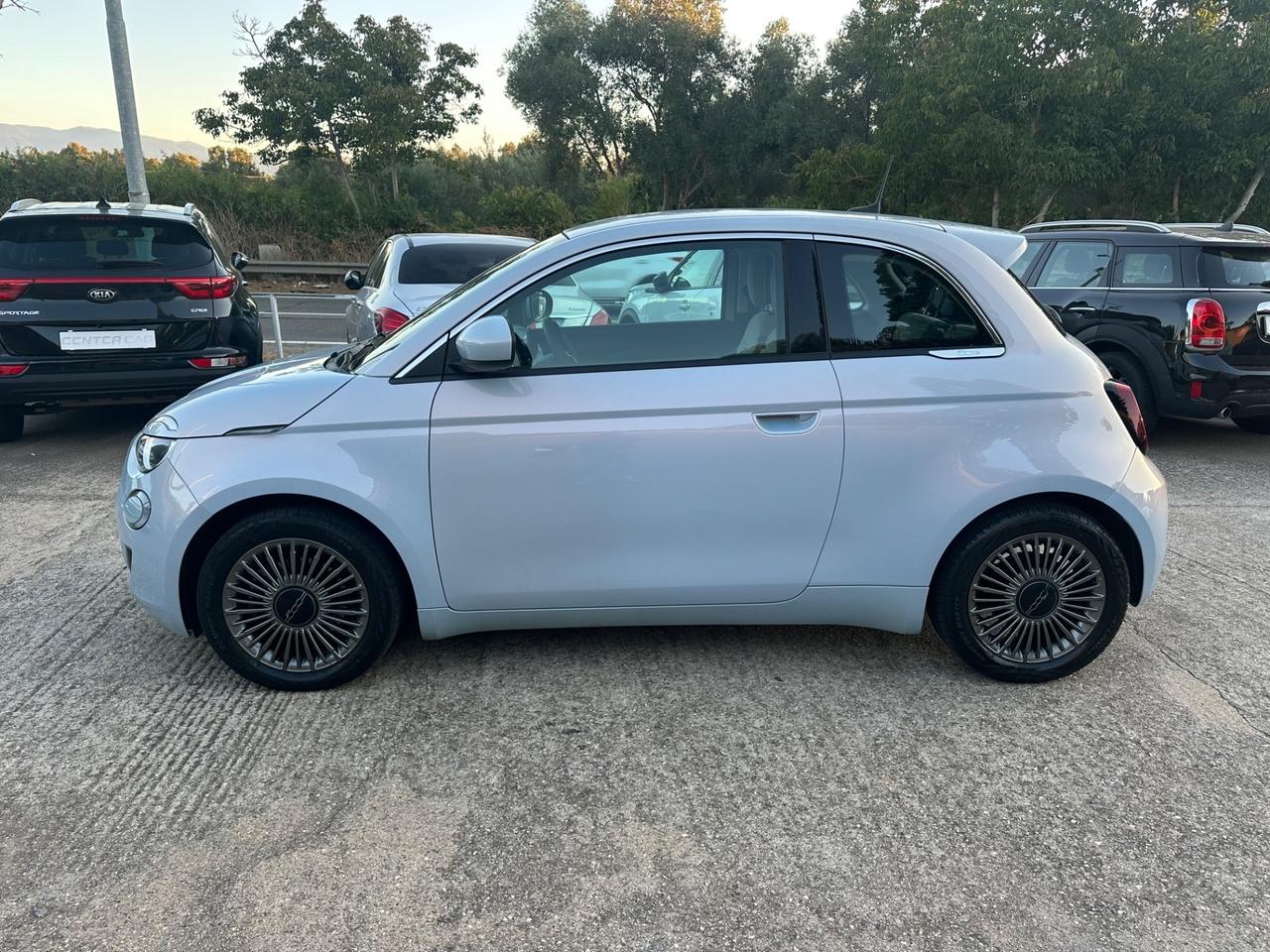 Fiat 500 500e Berlina 42 kWh La Prima