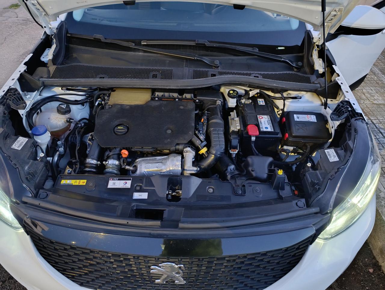 PEUGEOT 2008 1.5 HDI 12/2020 LED/NAV/SENSORI POSTERIORI