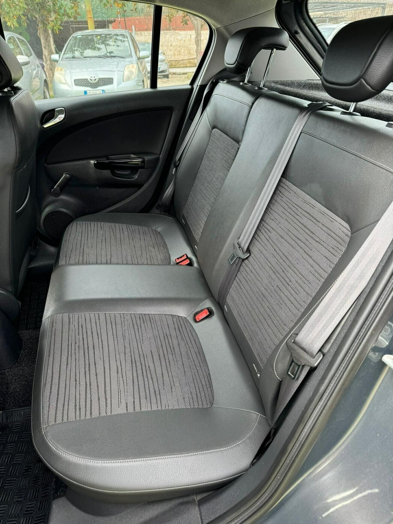 Opel Corsa 1.2 5 porte
