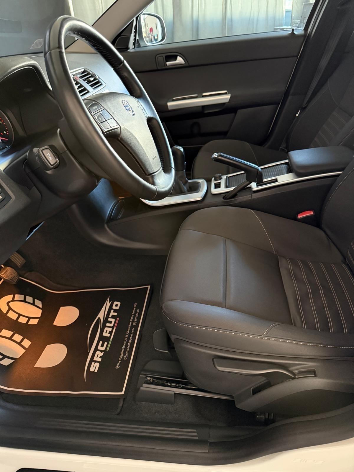 Volvo V50 D2 R-design