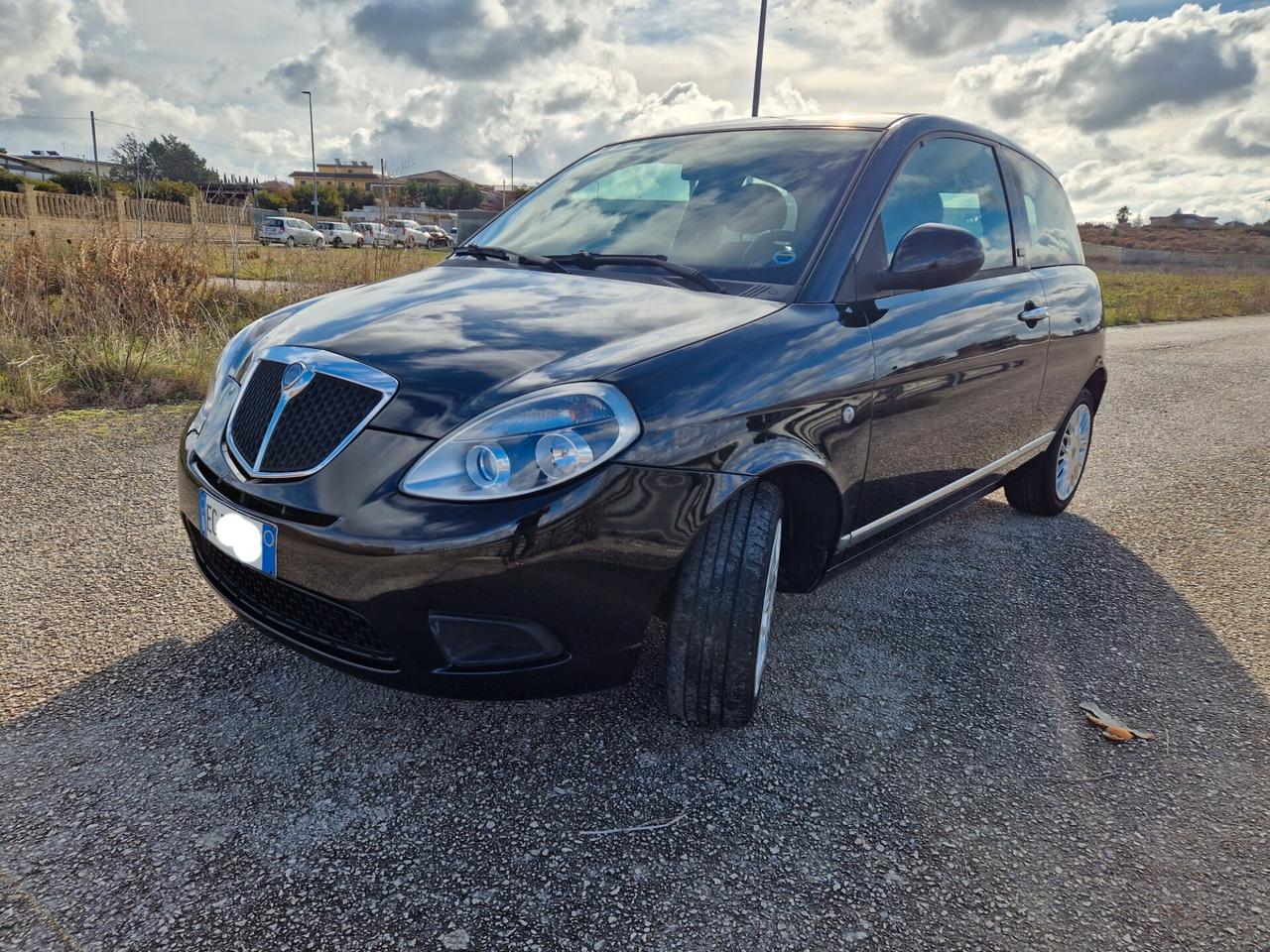 Lancia Ypsilon 1.3 MJT 75 CV Unyca