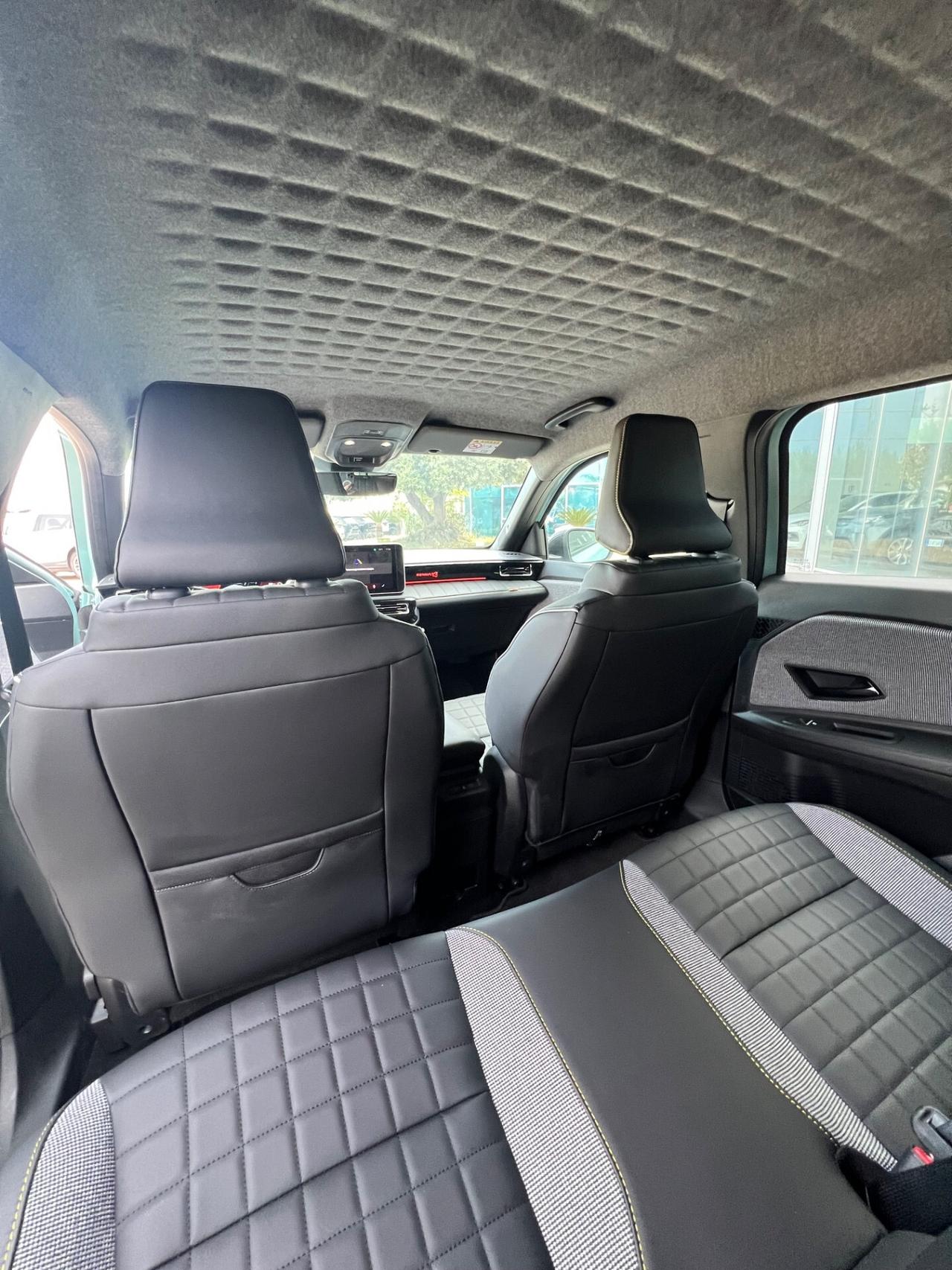 Renault 4 E-Tech Electric Comfort Range Iconic - possibilità noleggio no scoring