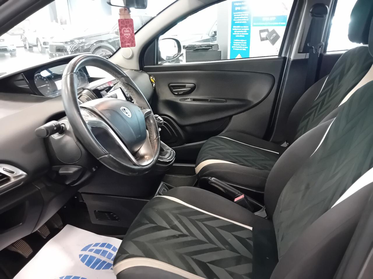 Lancia Ypsilon 0.9 TwinAir 85 CV 5 porte Metano Ecochic Gold REVISIONE BOMB 2029