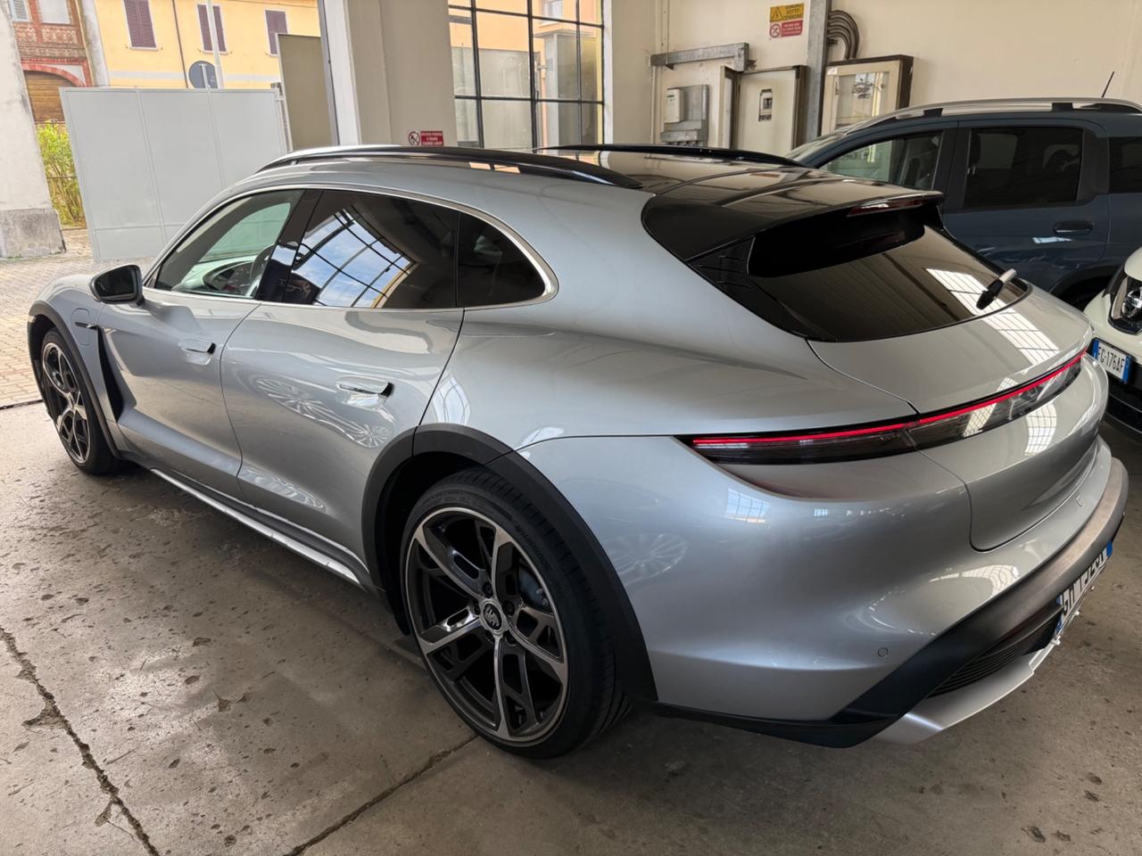 Porsche Taycan 4 Cross Turismo