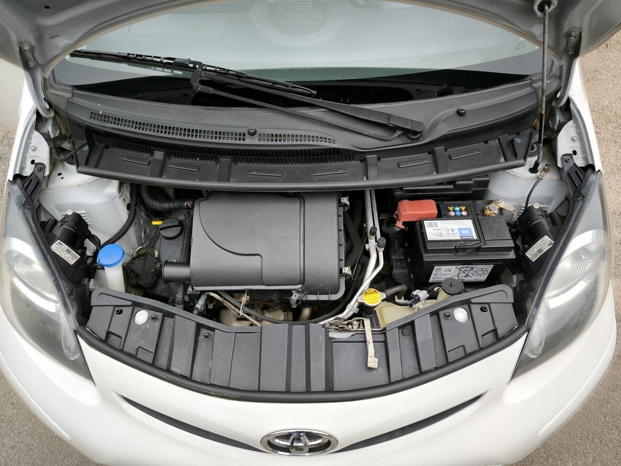 Toyota Aygo 1.0 12V VVT-i 5 porte Active Connect 2013
