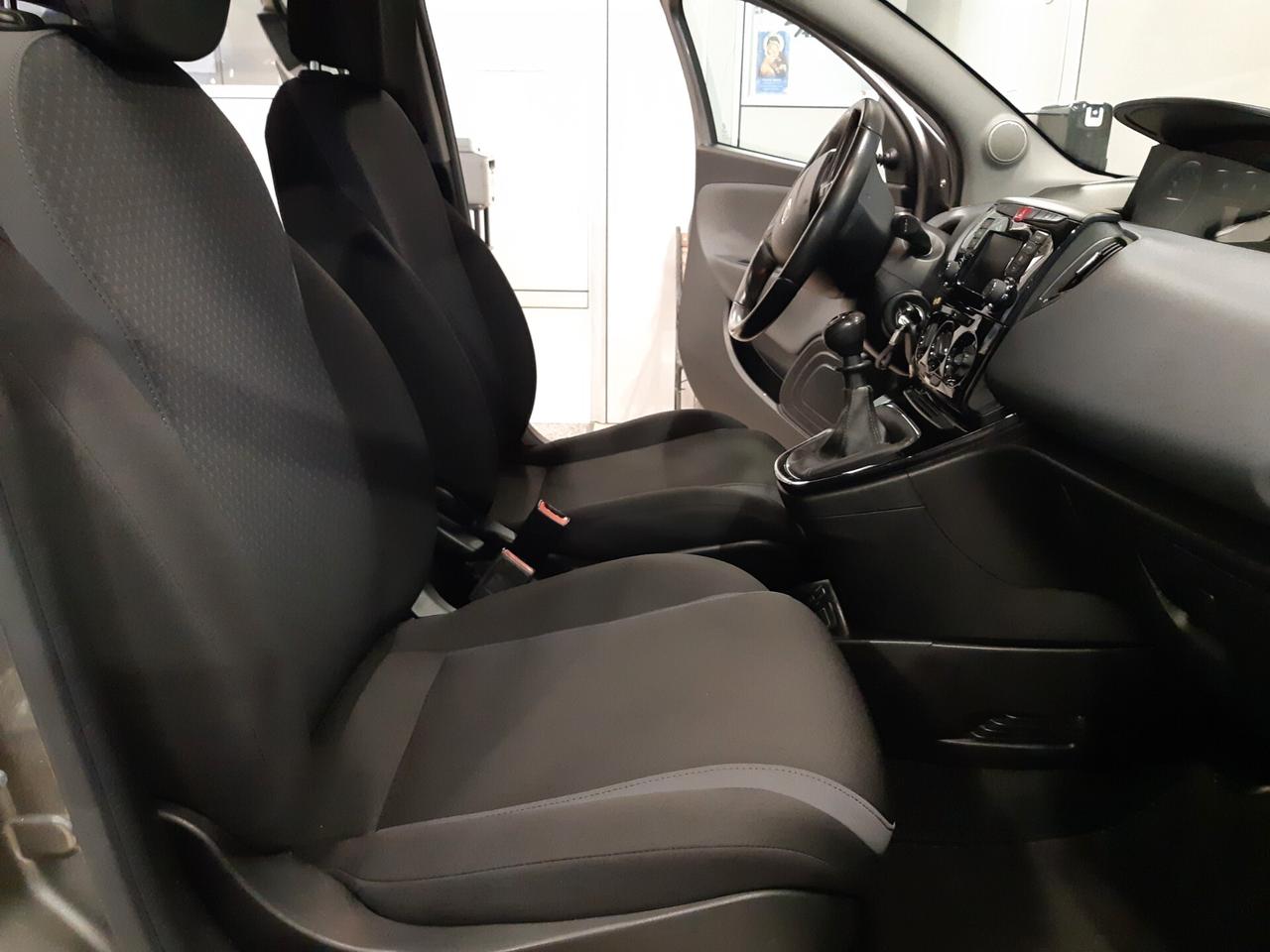 Lancia Ypsilon 1.2 69 CV 5 porte Silver