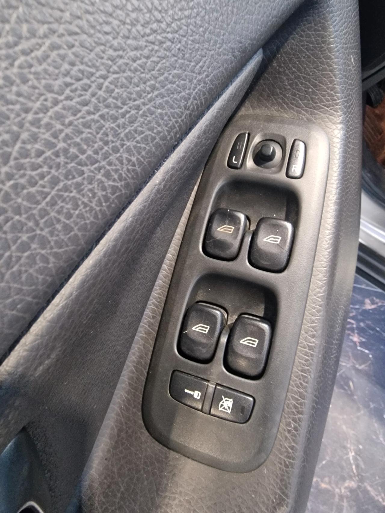 Volvo XC 90 XC90 2.4 D5 185 CV aut. AWD Executive