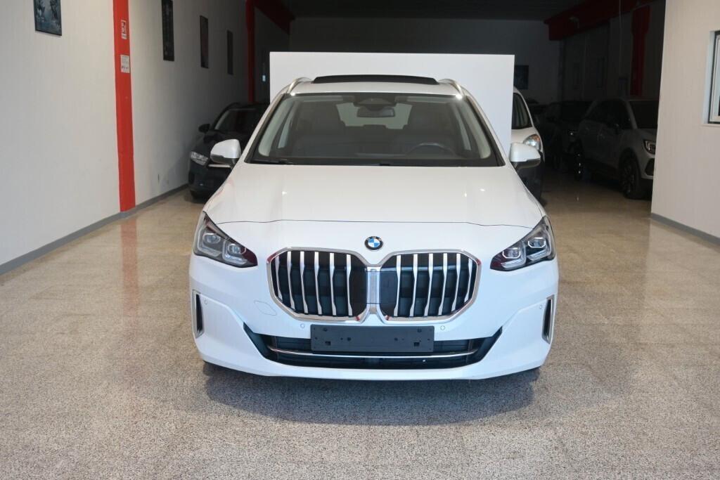 218D ACTIVE TOURER NEW 150CV STEPTRONIC BUSINESS DESIGN ( FARI LED ADATTIVI - BMW DIGITAL COCKPIT - AMBIENT LIGHTS - TETTO PANORAMICO APR. - PELLE - CRUISE - NAVI - MIRROR - PARK ASSISTANT - TELECAMERA POST. )