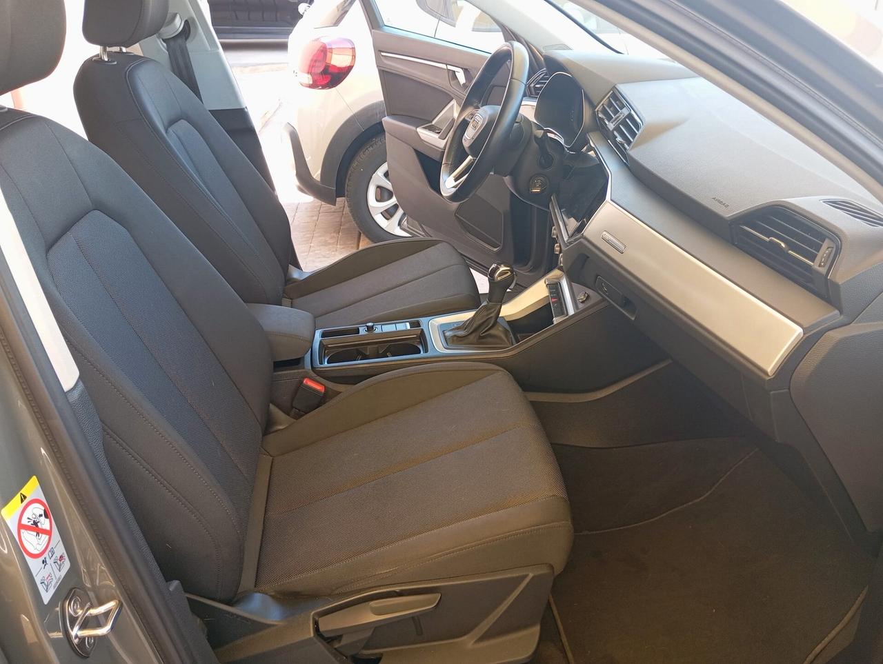 Audi Q3 35 TDI S tronic Business