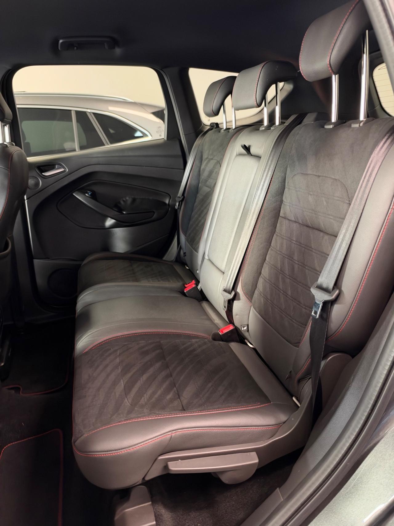 Ford Kuga 1.5 TDCI 120 CV 2WD ST-Line
