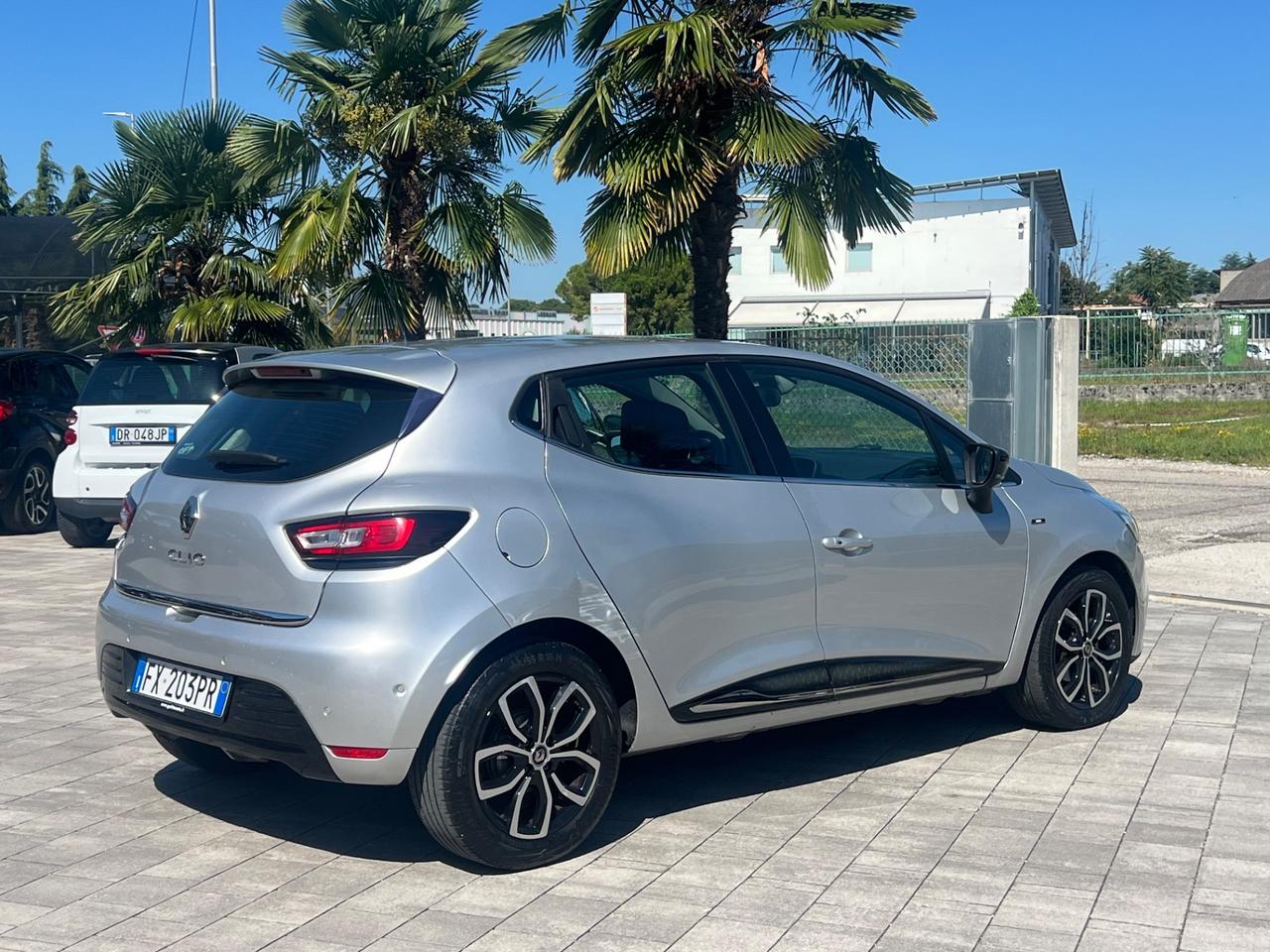 Renault Clio dCi 8V 90 CV EDC 5 porte Moschino Intens