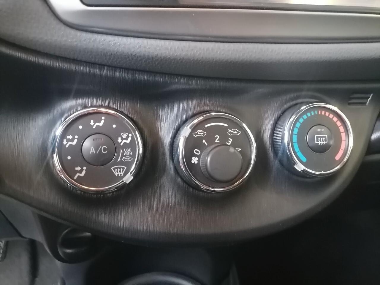 Toyota Yaris 1.0 5 porte Lounge Adatta per neopatentati