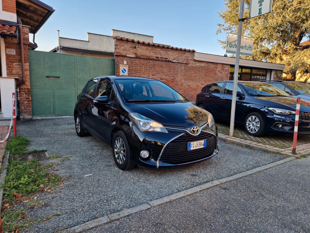 Toyota Yaris 1.0 70CV "70.700 km" Bluetooth, Telecamera, Fendi