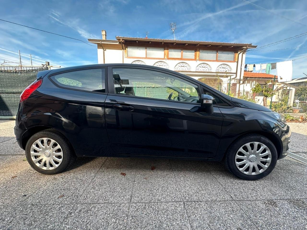 Ford Fiesta 1.4 3 porte Bz.- GPL FORD FIESTA 1.4 GPL – BLACK & WHITE EDITION