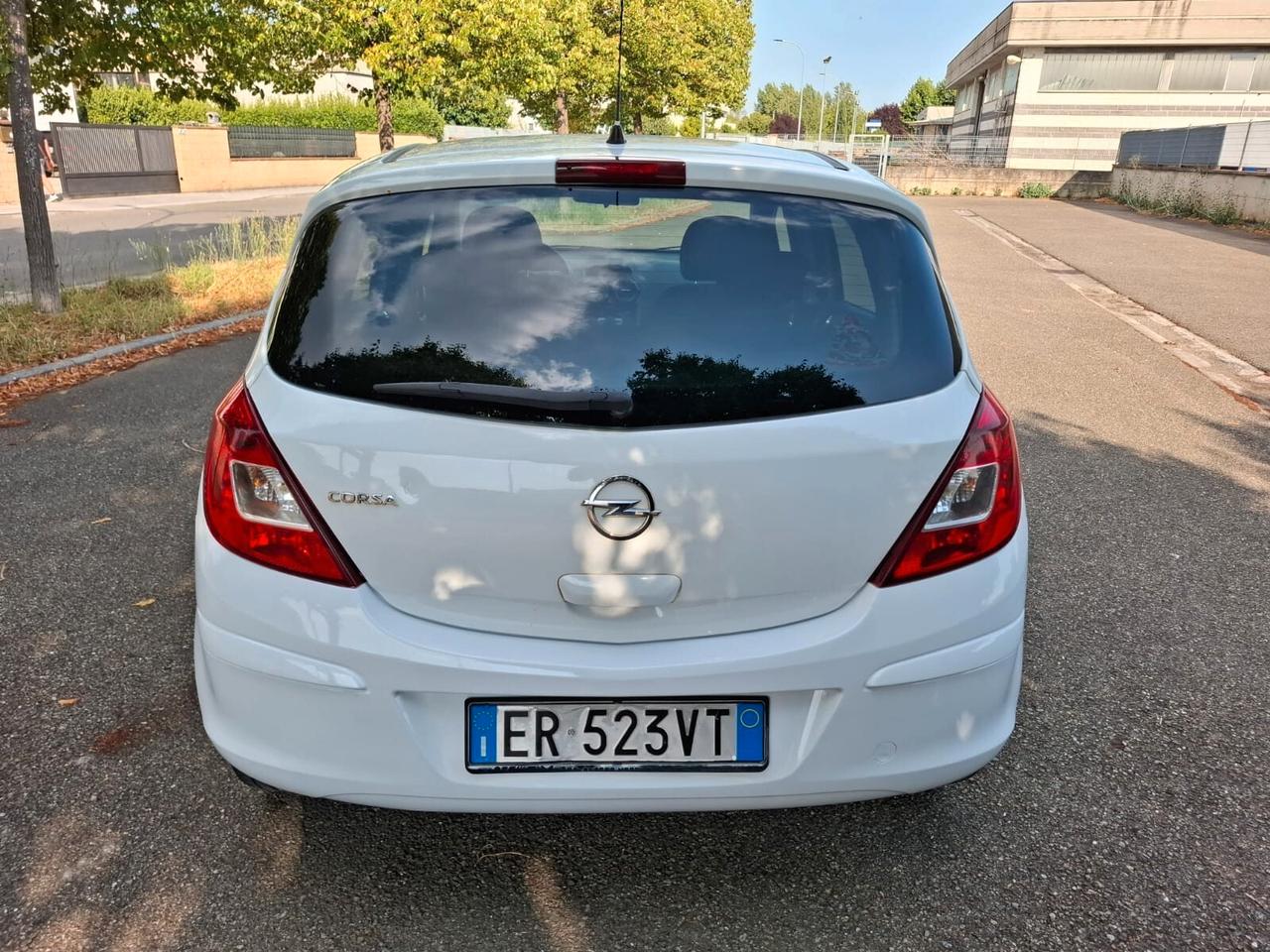 Opel Corsa 1.2 5 porte 2013 SOLAMENTE 99.000 KM