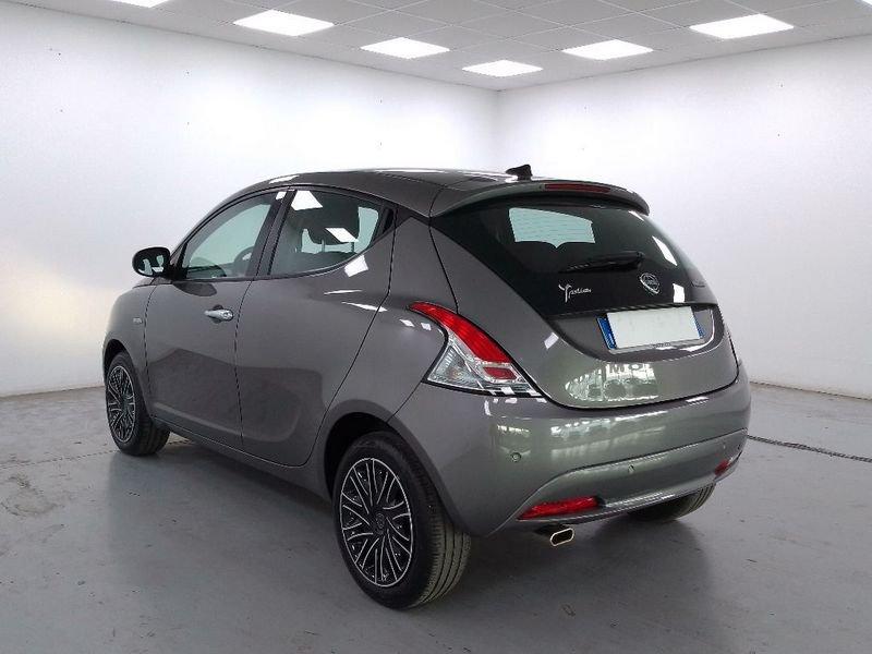 Lancia Ypsilon 1.0 firefly hybrid Gold s&s 70cv