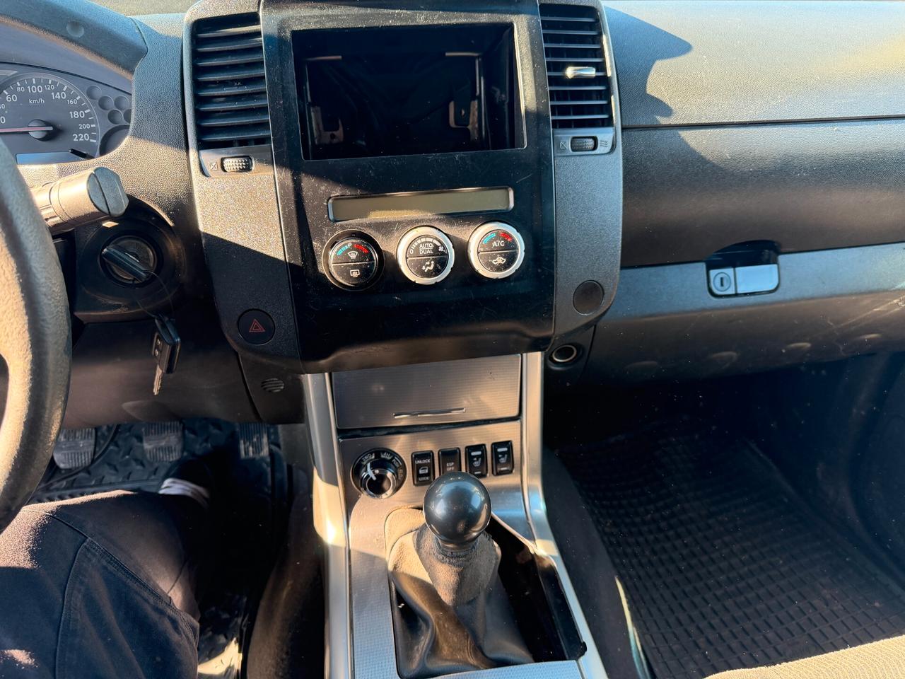 NISSAN NAVARA 4x4 ANNO 2012 2.5 DIESEL 190 CV