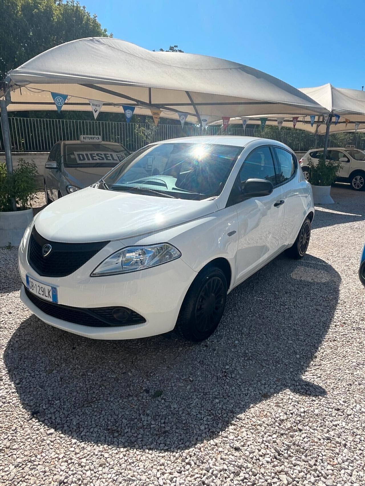 Lancia Ypsilon 1.0 IBRIDA/BENZINA 12348 KM CERTIFICATI UNICO POROPRIETARIO