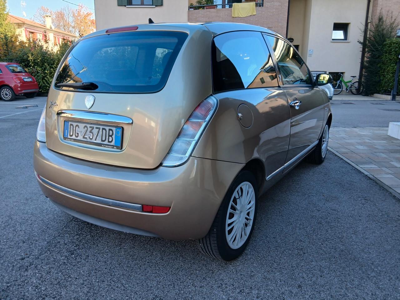 Lancia Ypsilon 1.2 Argento pronta consegna OK per neopatentati