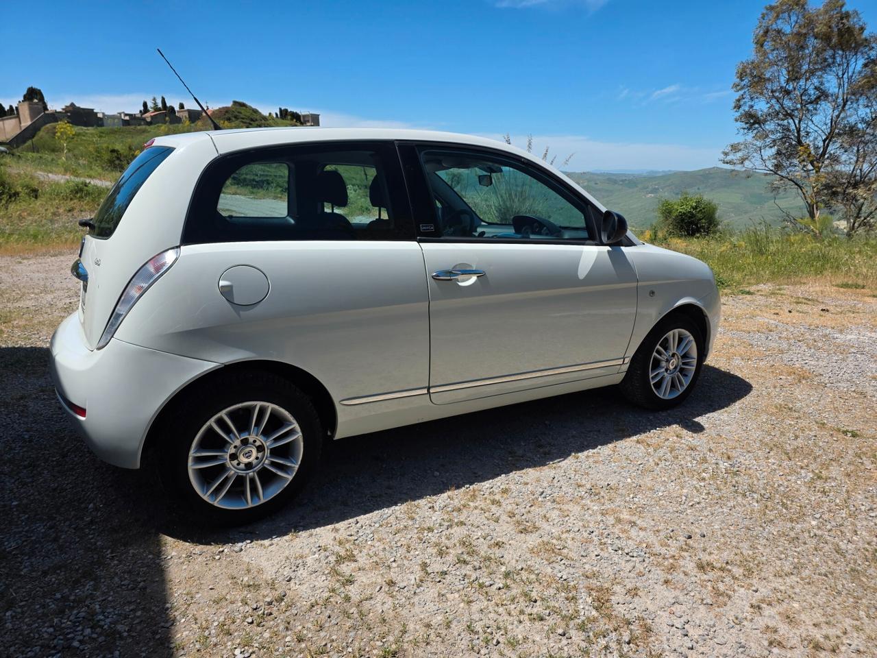 Lancia Ypsilon 1.2 69 CV Unyca