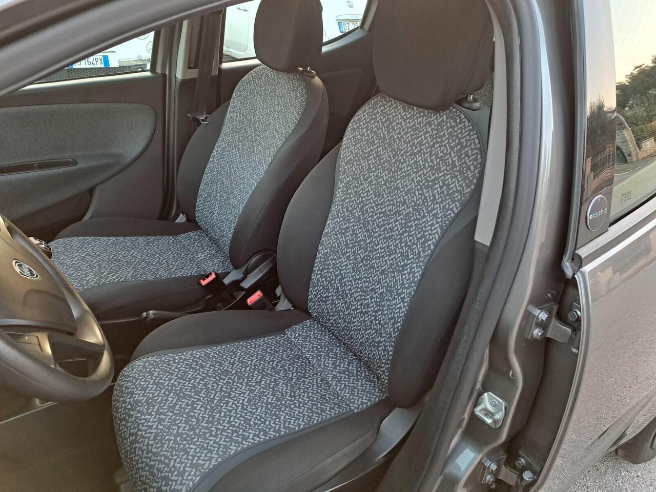 Lancia Ypsilon 1.0 FireFly 5 porte S&S Hybrid Ecochic Silver