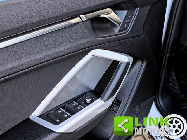 AUDI Q3 35 TDI S tronic Identity Black Business Advantage