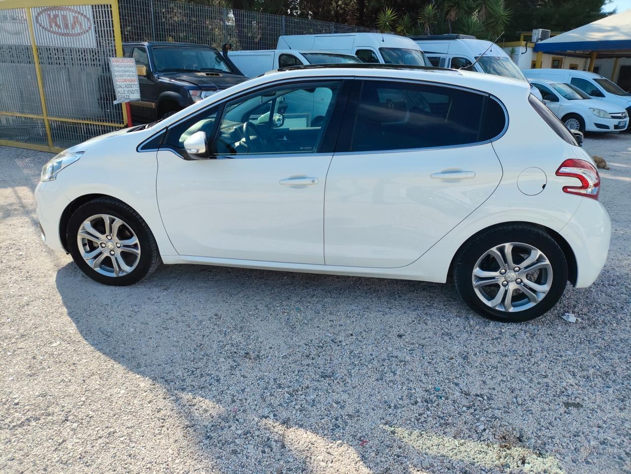 Peugeot 208 PureTech 82 5 porte Allure GPL