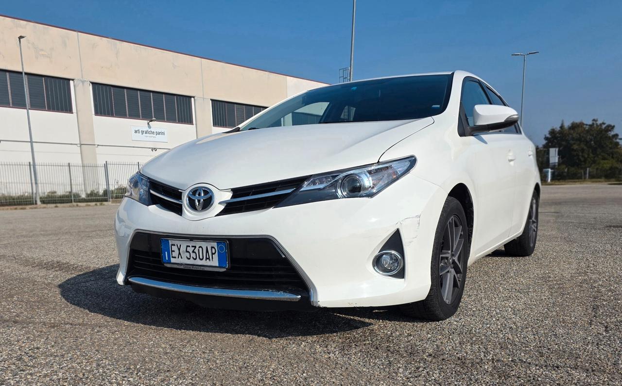 Toyota Auris 1.4 D-4D Lounge