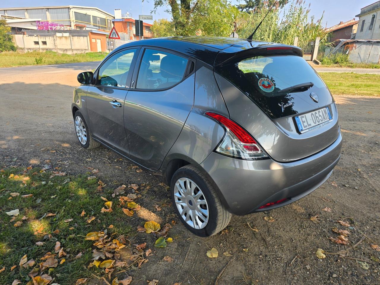 Lancia Ypsilon 1.2 69 CV 5 porte S&S Bi Color