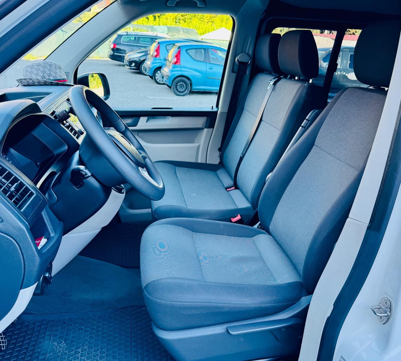 Volkswagen Transporter 2.0 TDI Van 6 Posti
