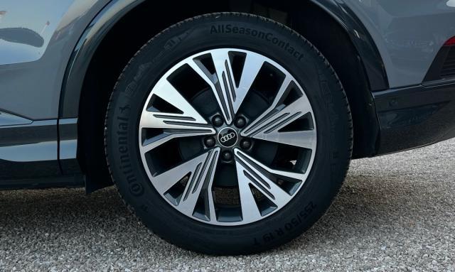 AUDI Q4 e-tron Advanced