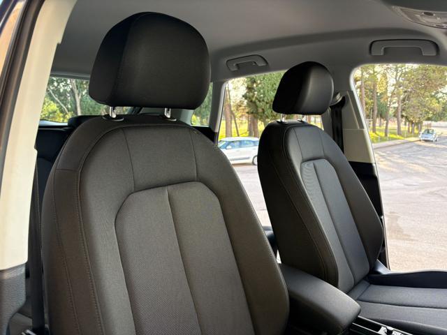AUDI Q3 35 2.0 TDI S tronic Business COCKPIT