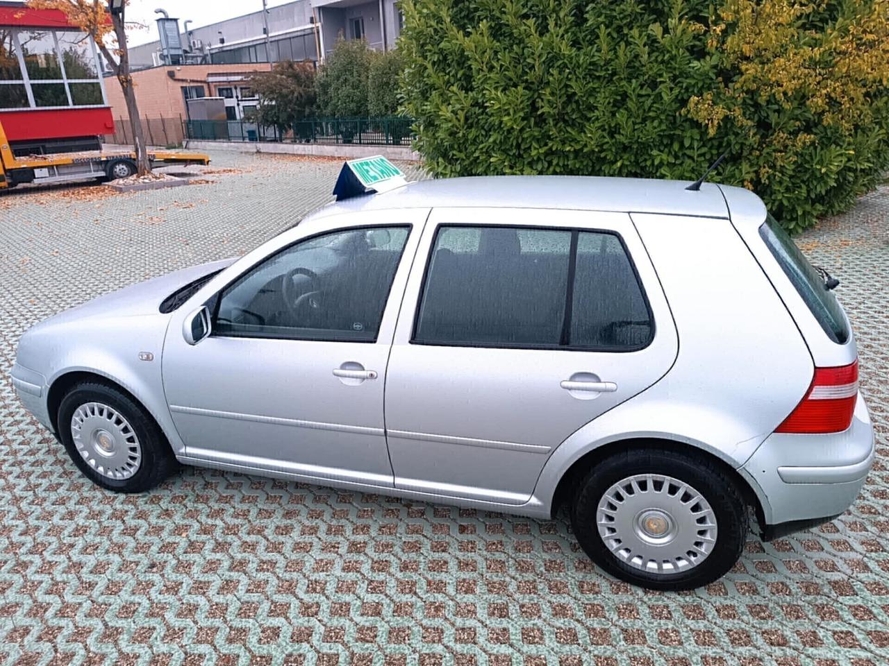 Volkswagen Golf 1.4 16V cat 5 porte