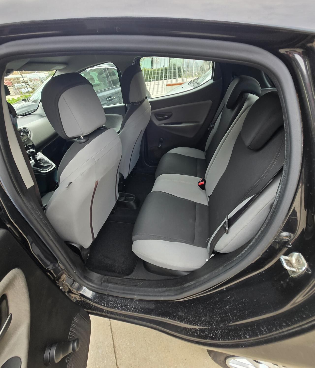 Lancia Ypsilon 1.2 69 CV 5 porte S&S Silver